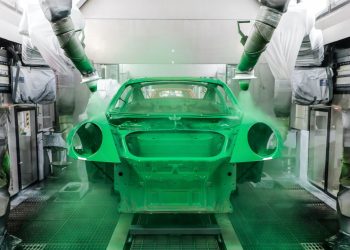 Porsche 911 GT3 being painted in Essmanngreen