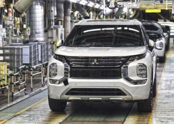 Mitsubishi Outlander PHEV on production line