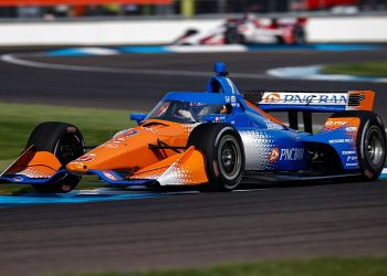 Scott Dixon racing IndyCar at Indianapolis