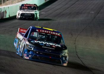 Niece Racing truck racing on oval