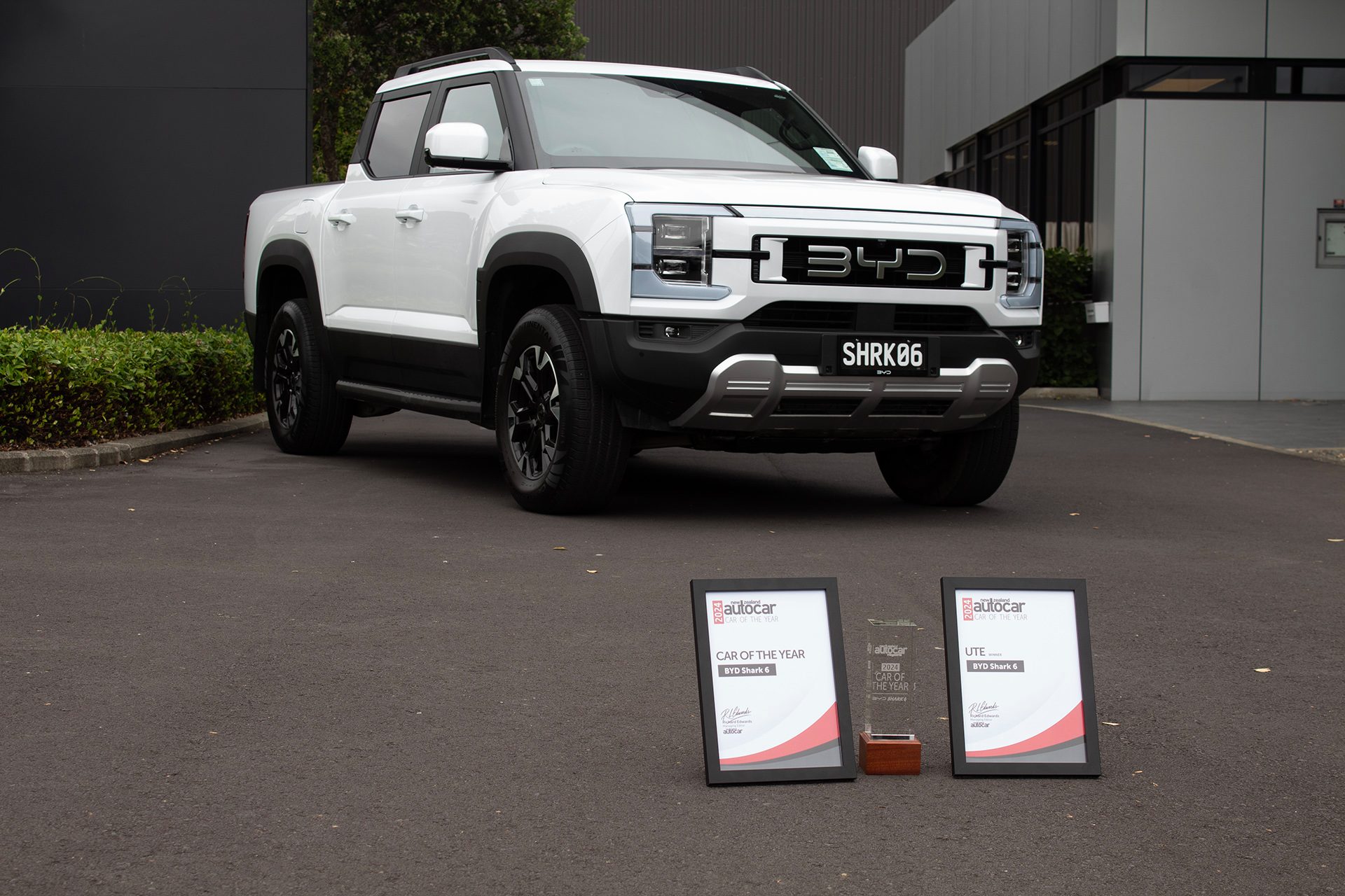 BYD Shark 6 NZ Autocar COTY parked on tarmac in front if its COTY awards