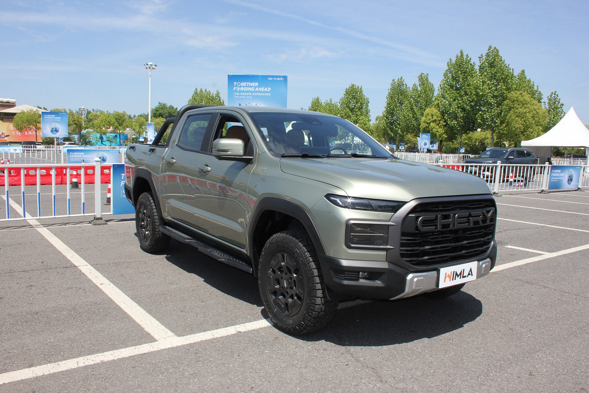 Chery Himla photographed in a car park in China