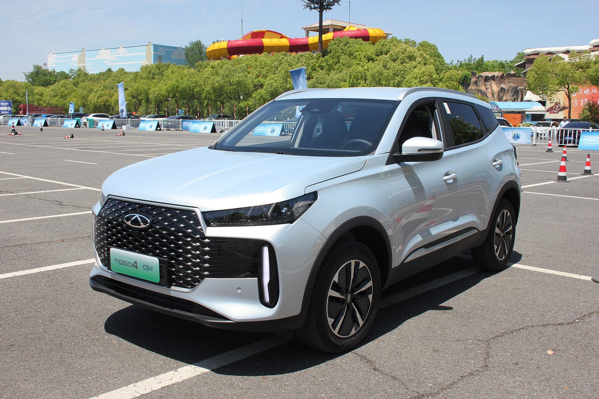 Chery Tiggo 4 in a car park in China