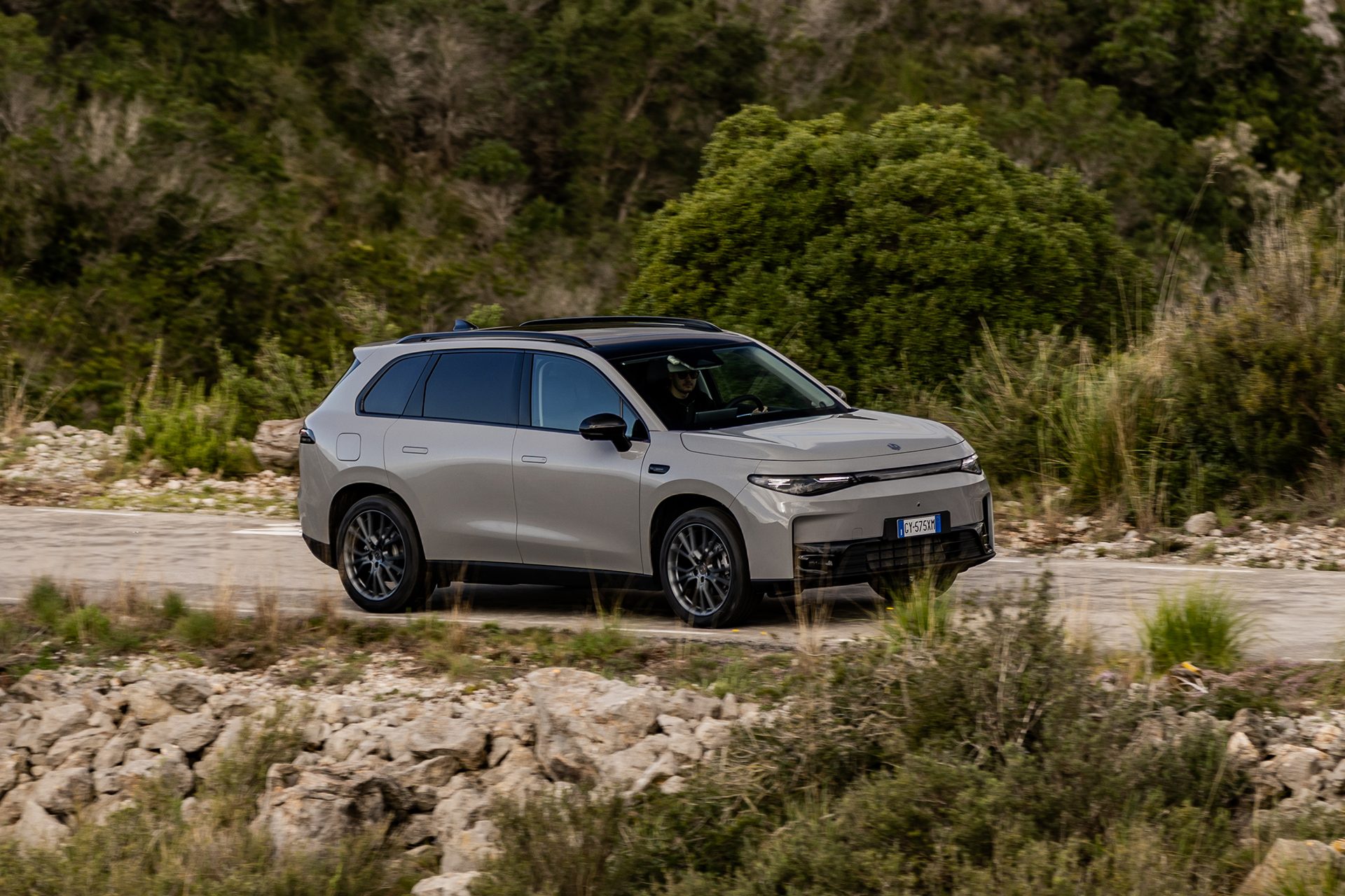 Leapmotor C10 REEV driving in Spanish countryside
