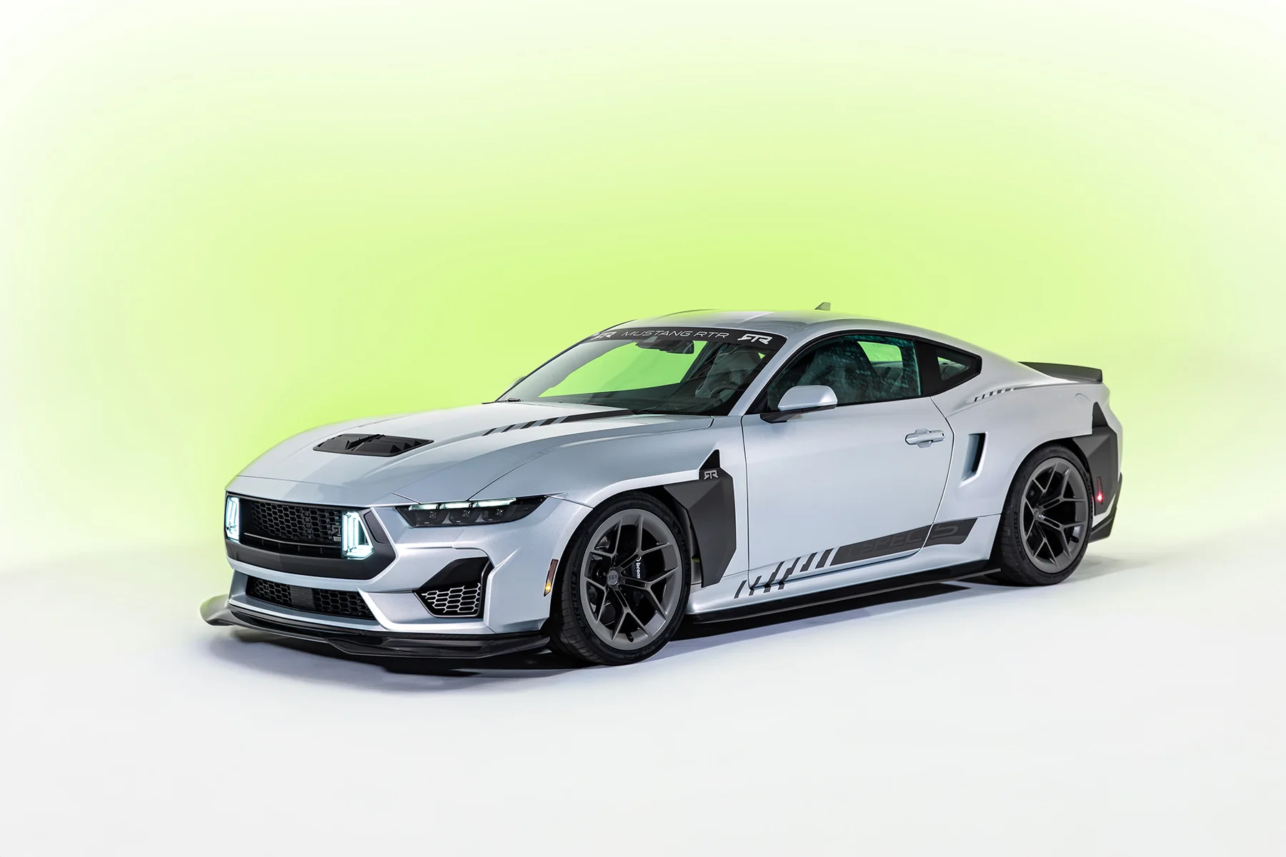 RTR Spec 5 Mustang in silver